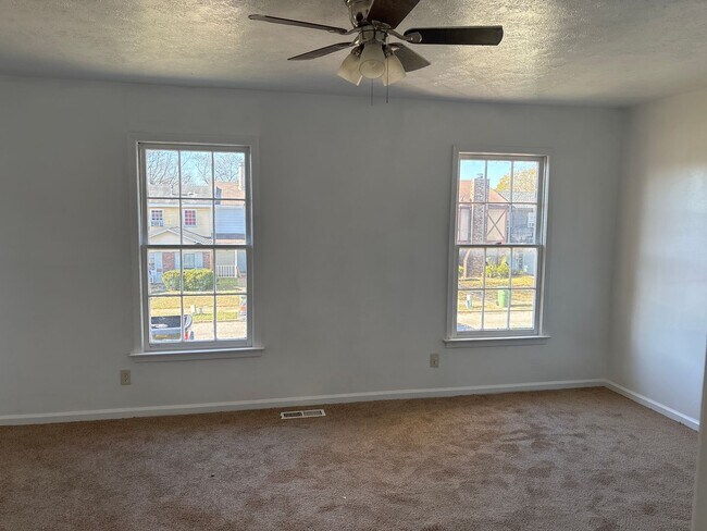 Building Photo - Spacious