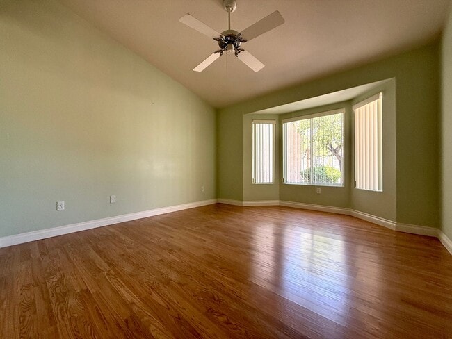 Building Photo - Spectacular furnished 2 bedroom townhouse ...