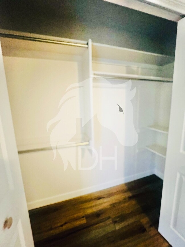 Building Photo - 414 Deer Run