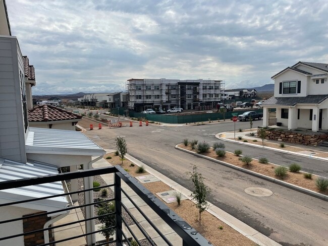 Building Photo - 750 W Scarlet Hill Dr