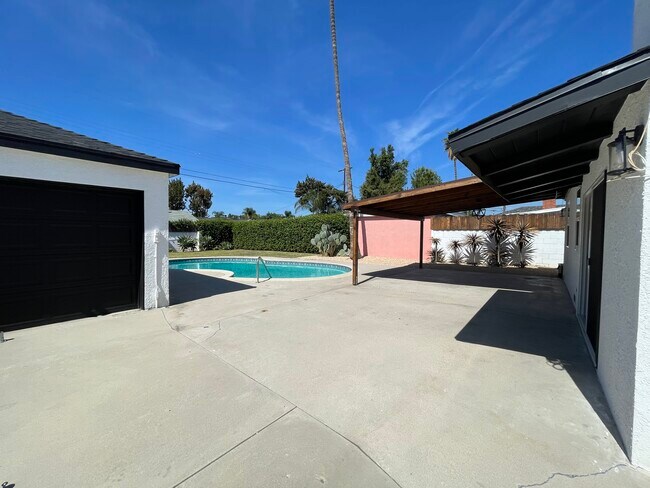 Building Photo - 7811 Paso Robles Ave