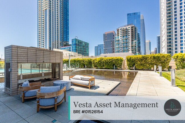 Building Photo - Luxurious High-Rise Living with Iconic San Francisco Views