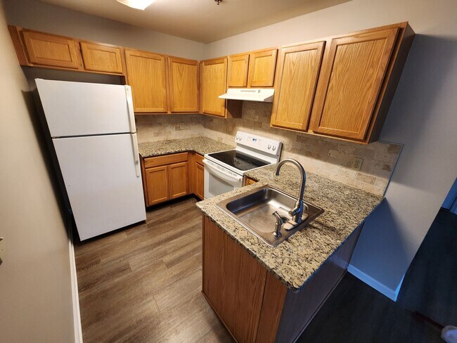 Building Photo - TWO BEDROOM APARTMENT MAIN & MARKET STREETS