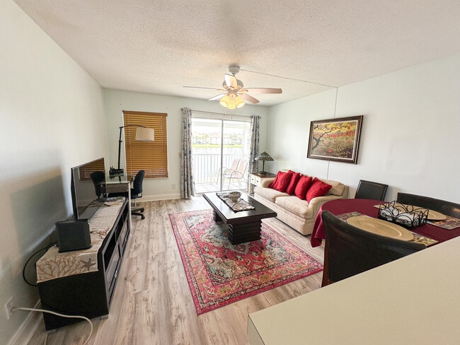 Building Photo - 160 Cypress Point Dr