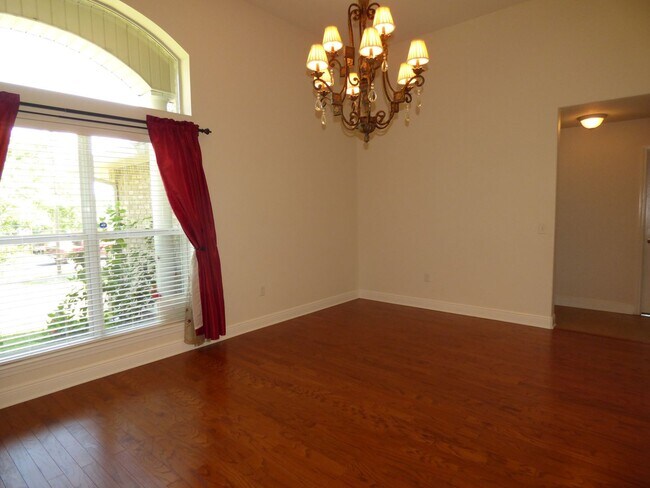 Building Photo - Custom-Built 3-Bedroom Home