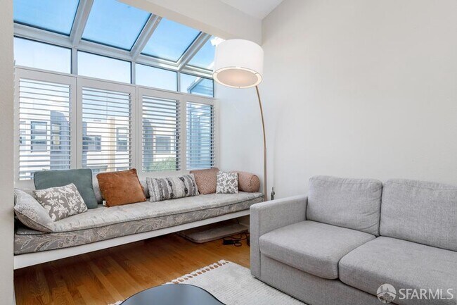 Building Photo - 2075 Sutter St