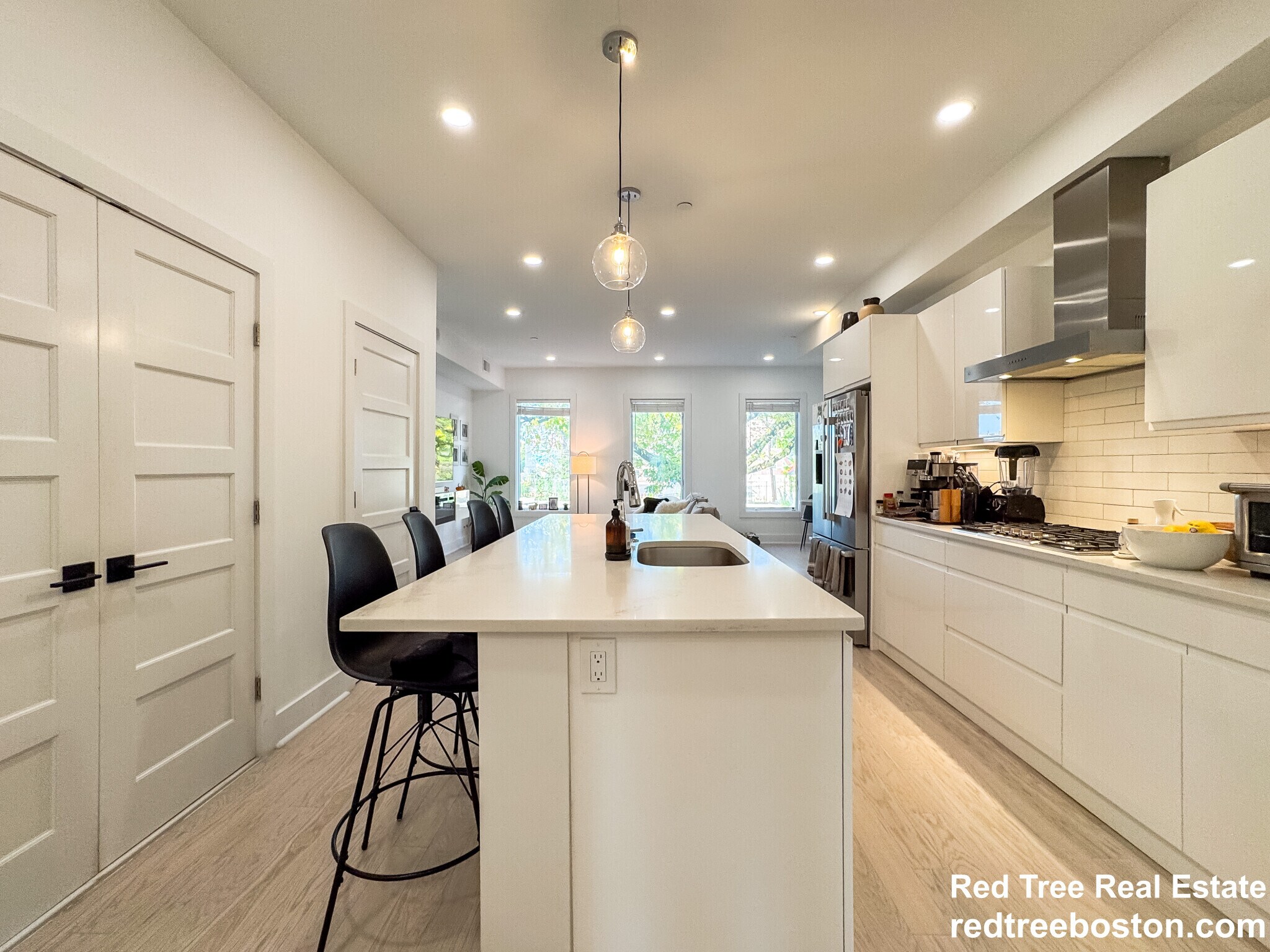 Building Photo - 231 Maverick St