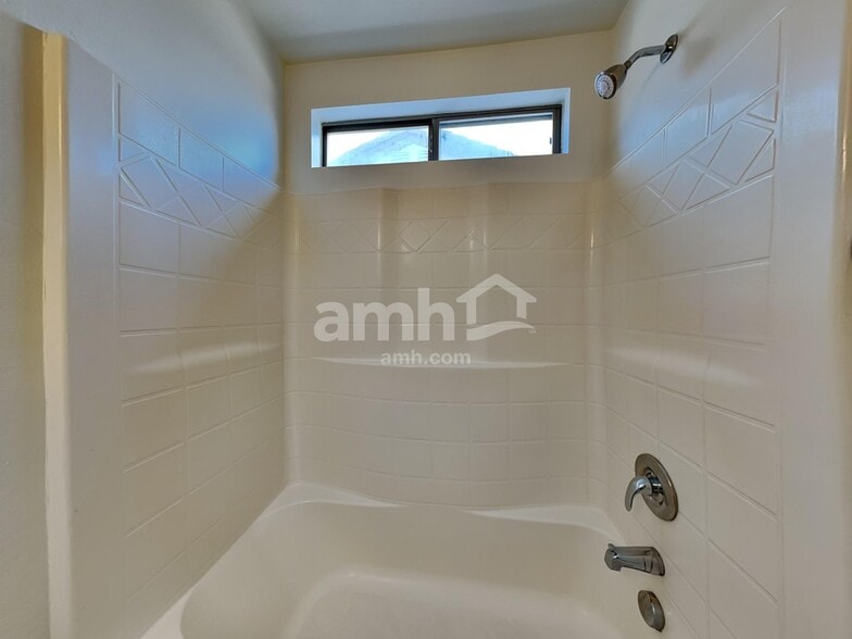 Building Photo - 10825 W Taft St