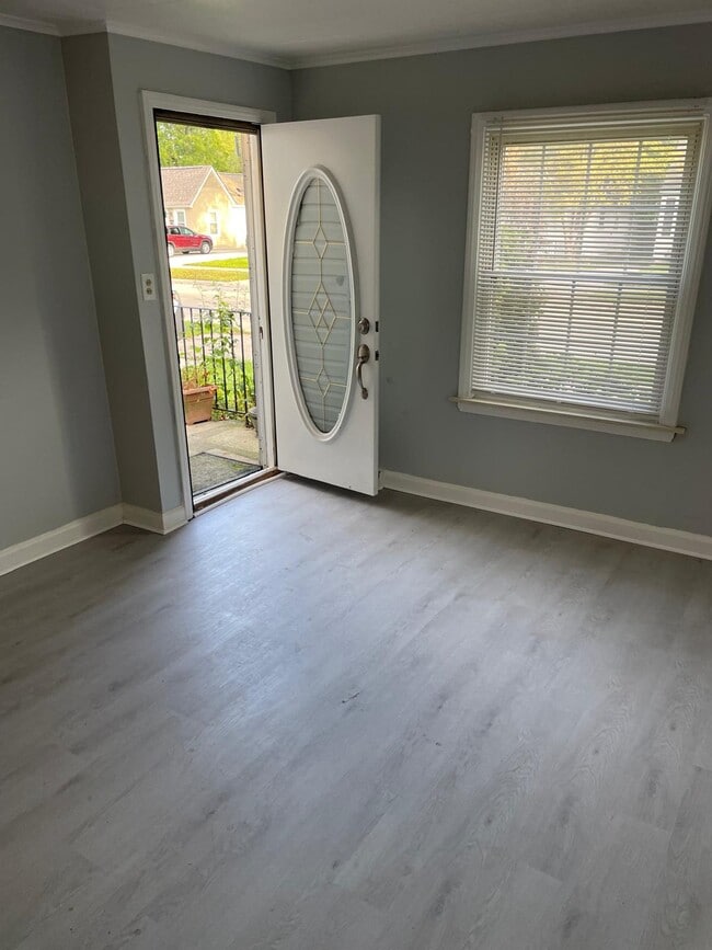 Building Photo - 20934 Hollywood St