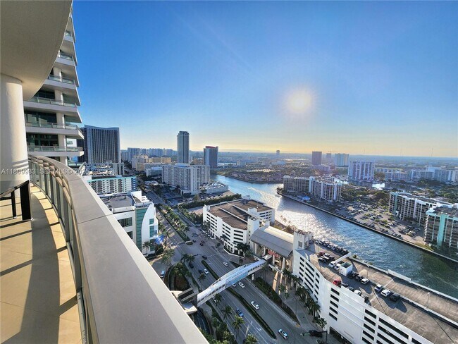 Building Photo - 3535 S Ocean Dr