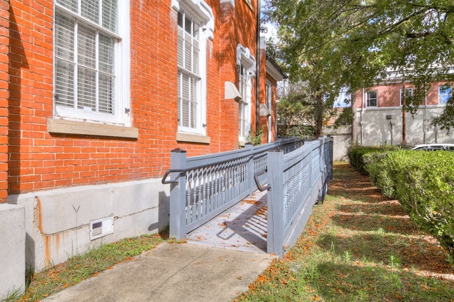 Building Photo - 629 Greene St