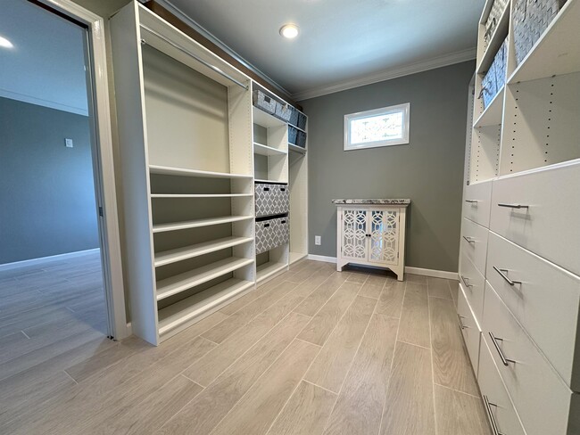 Building Photo - 10462 Sierra Cir
