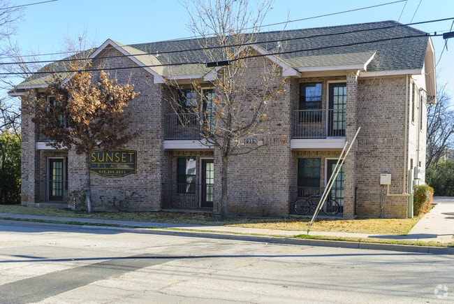 Primary Photo - Sunset Place