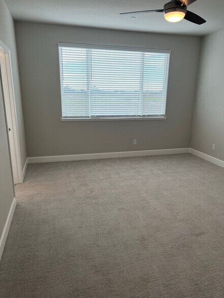 Building Photo - 3064 Vaughn Wy