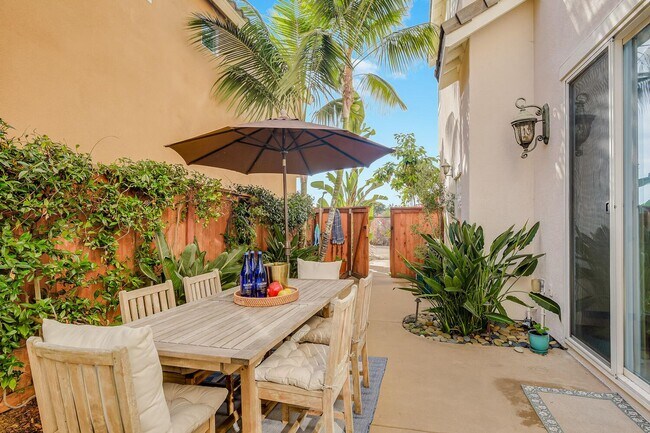 Building Photo - Walk to Beach & Cedros Stunning 4BR Home in Prime Solana Beach Location