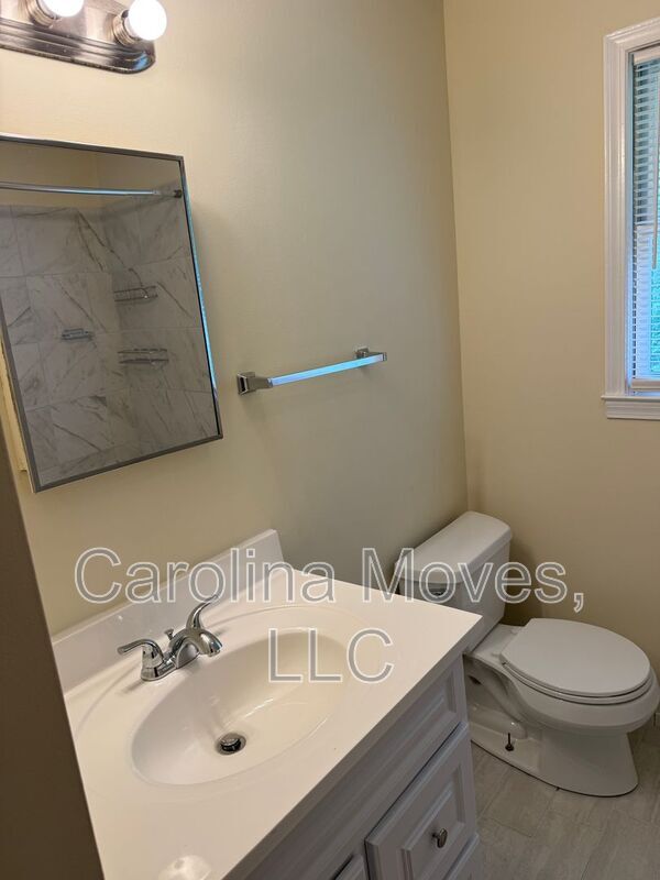 Building Photo - 107 Bismark Dr