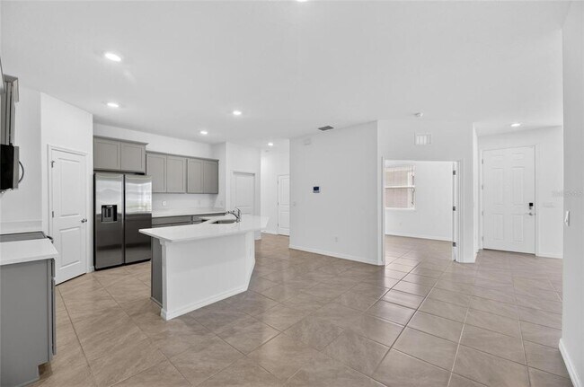 Building Photo - 2425 Bending Bonsai Dr