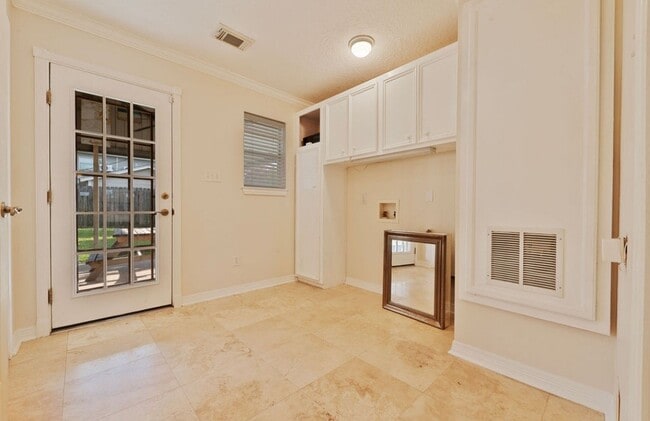 Building Photo - 4214 Monitor St