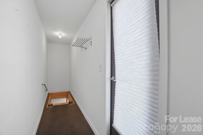 Building Photo - 921 Westbrook Dr