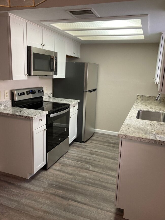 Building Photo - Renovated one bedroom