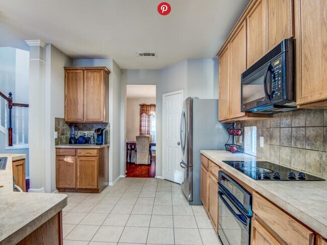 Building Photo - 2824 Thorncreek Ln