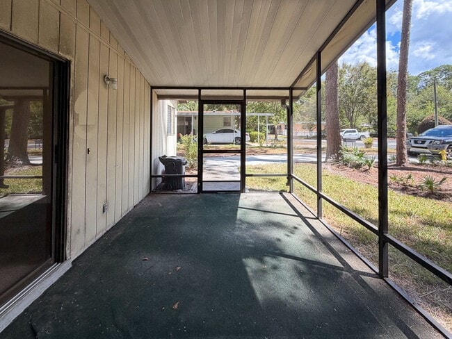 Building Photo - 2/2 Home in Turkey Creek Forest - Availabl...