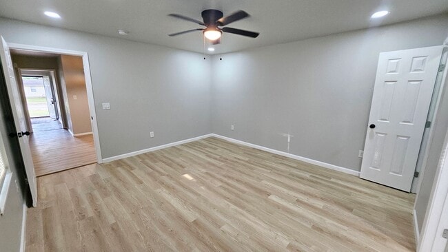 Building Photo - Beautifully Renovated 4 Bed