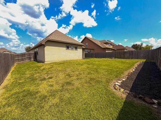 Building Photo - 117 Green Haven Dr