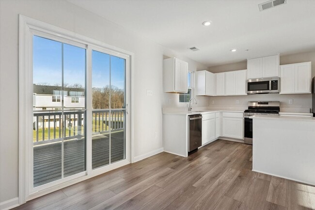 Building Photo - Brand-New Ryan Homes End Unit Townhome – Be the First to Move In!