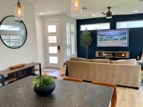 Building Photo - 6100 Ponca St