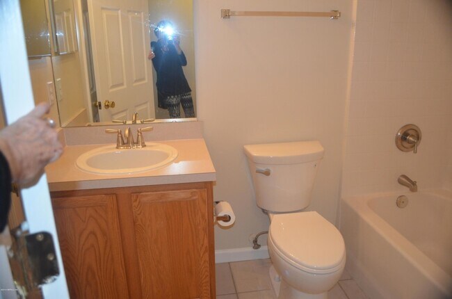 Building Photo - 545 Prosperity Lake Dr