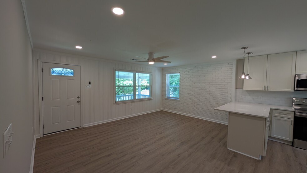 Living/Family Room - 540 Stell Rd