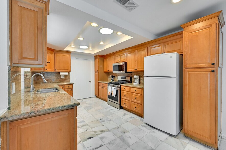 Building Photo - 719 Mahogany Dr