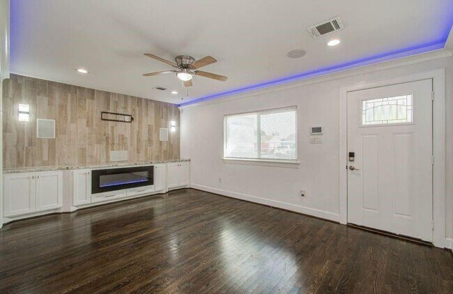 Building Photo - 3710 Erby St