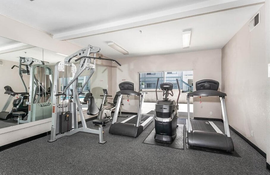 Building Photo - 300 N El Molino Ave