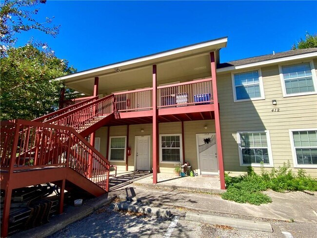Primary Photo - 412 Burleson St