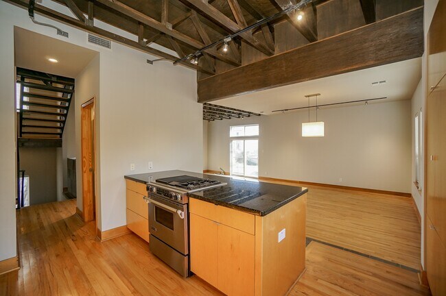 Building Photo - 228 Willard St