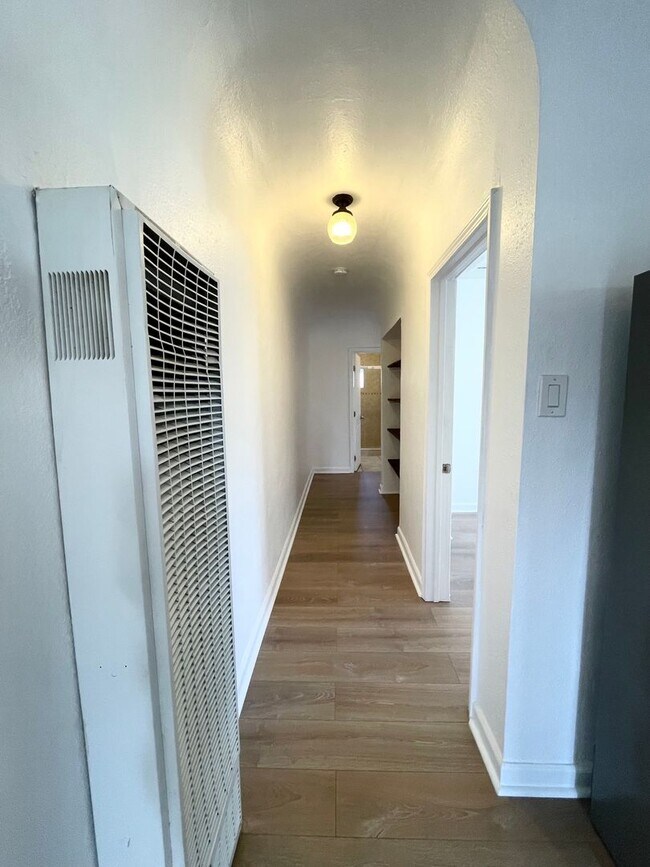 Building Photo - 3659 6th Ave