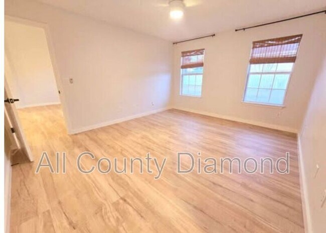 Building Photo - 126 Covington St