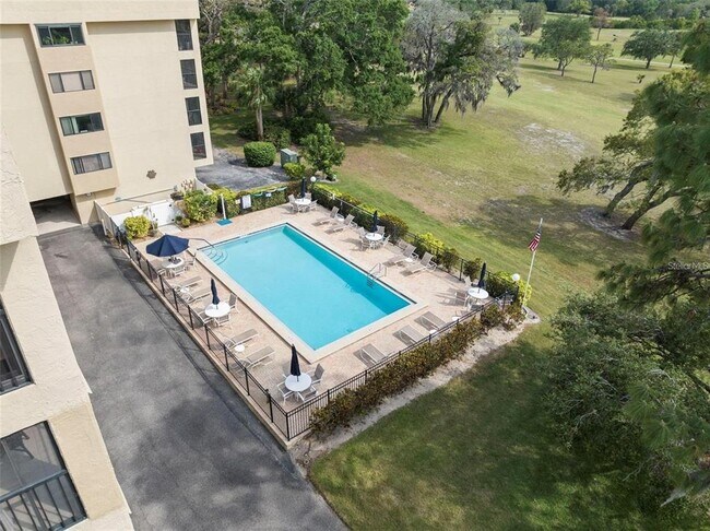 Building Photo - 1817 Golf View Dr