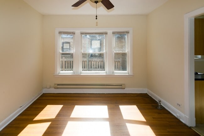 Building Photo - 4426 N Wolcott Ave