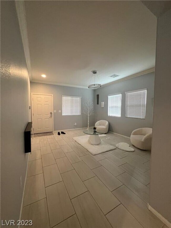 Building Photo - BEAUTIFUL HOME IMMACULATE AND READY TO MOVE-IN