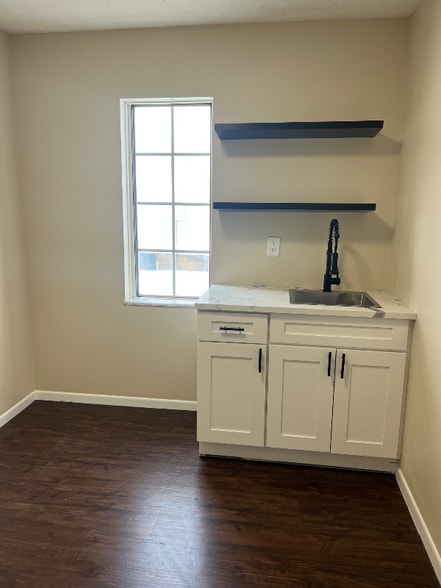 Building Photo - 508 E Broad St