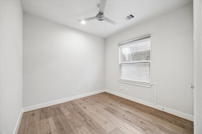 Building Photo - 5209 Allen St