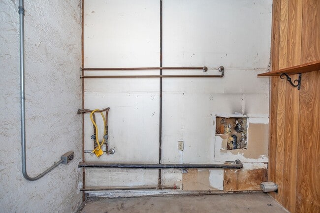 Building Photo - Rental Availalble