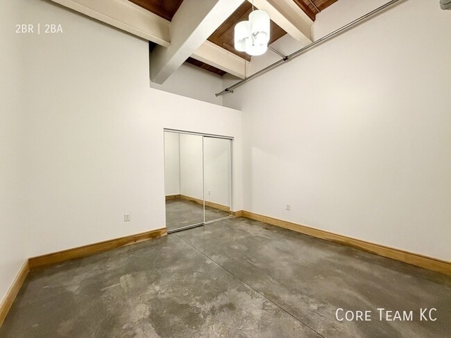 Building Photo - 382 W 22nd St