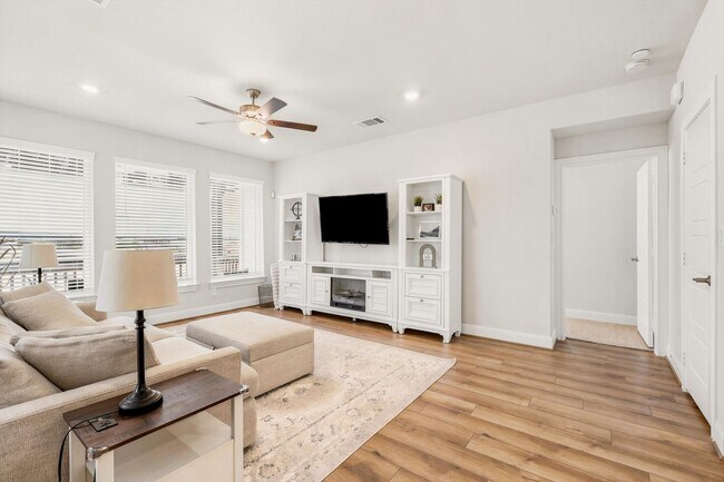 Building Photo - Elegant Living with Space to Spare | 4 Bed • 3.5 Bath