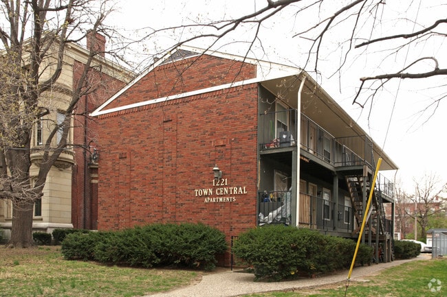 Primary Photo - Town Central Apartments