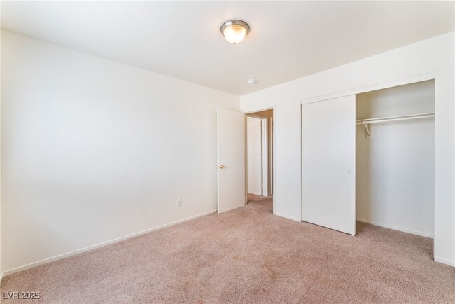 Building Photo - 906 Mandolin Way