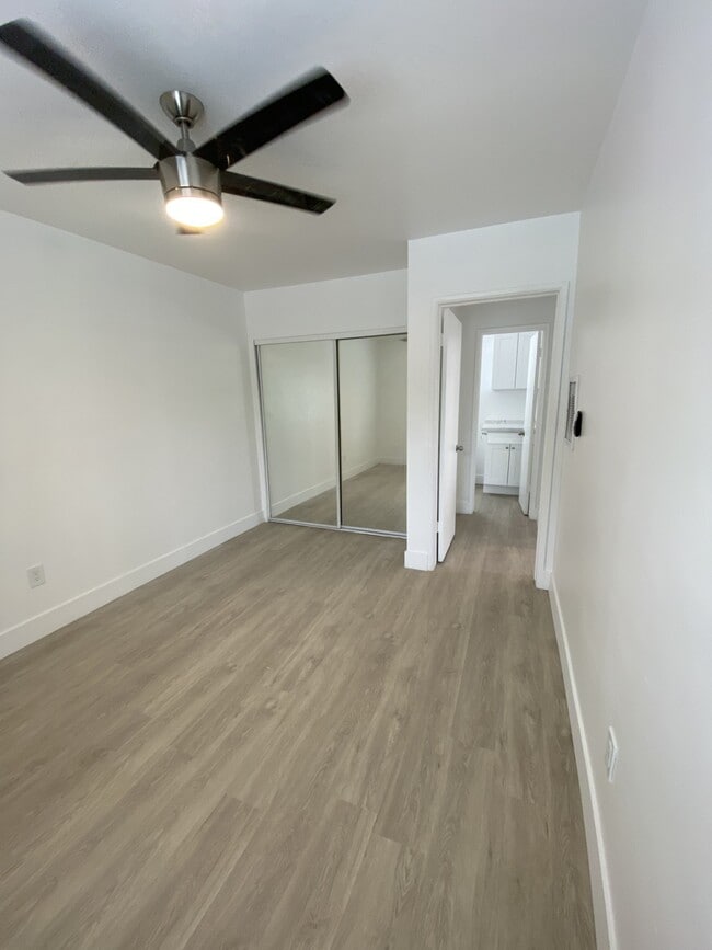 Building Photo - Grand Avenue Apartments